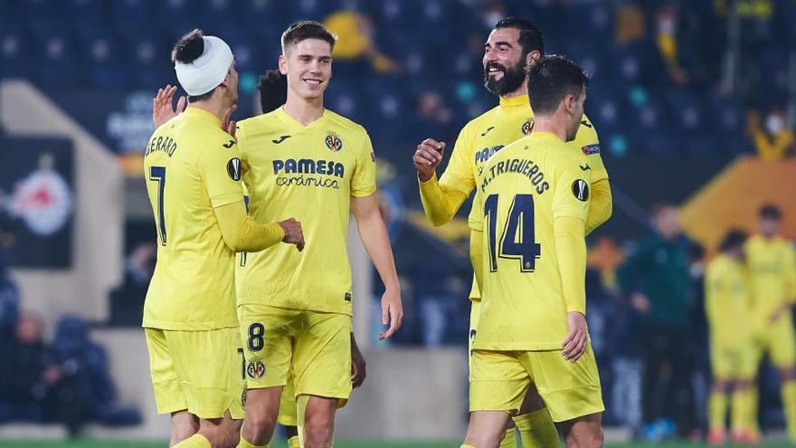 Los jugadores del Villarreal celebran uno de los tantos ante el Dinamo de Kiev