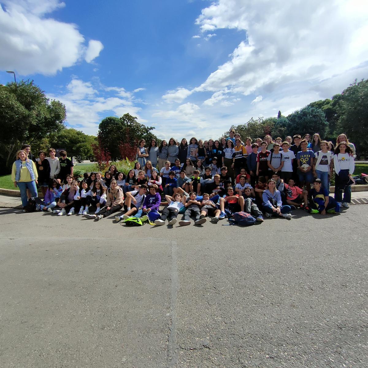 El alumnado de todas las clases compartió una jornada de juegos y actividades.
