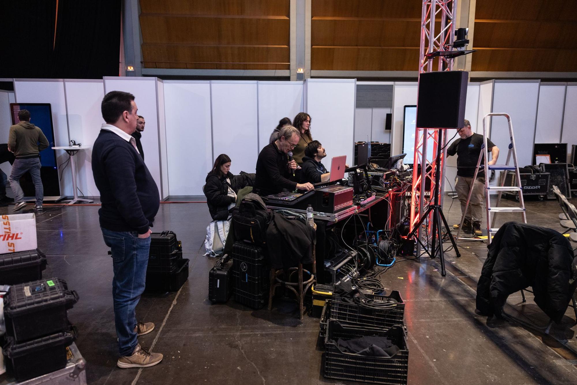 En imágenes | Zaragoza ya se prepara para el Congreso del PSOE Aragón