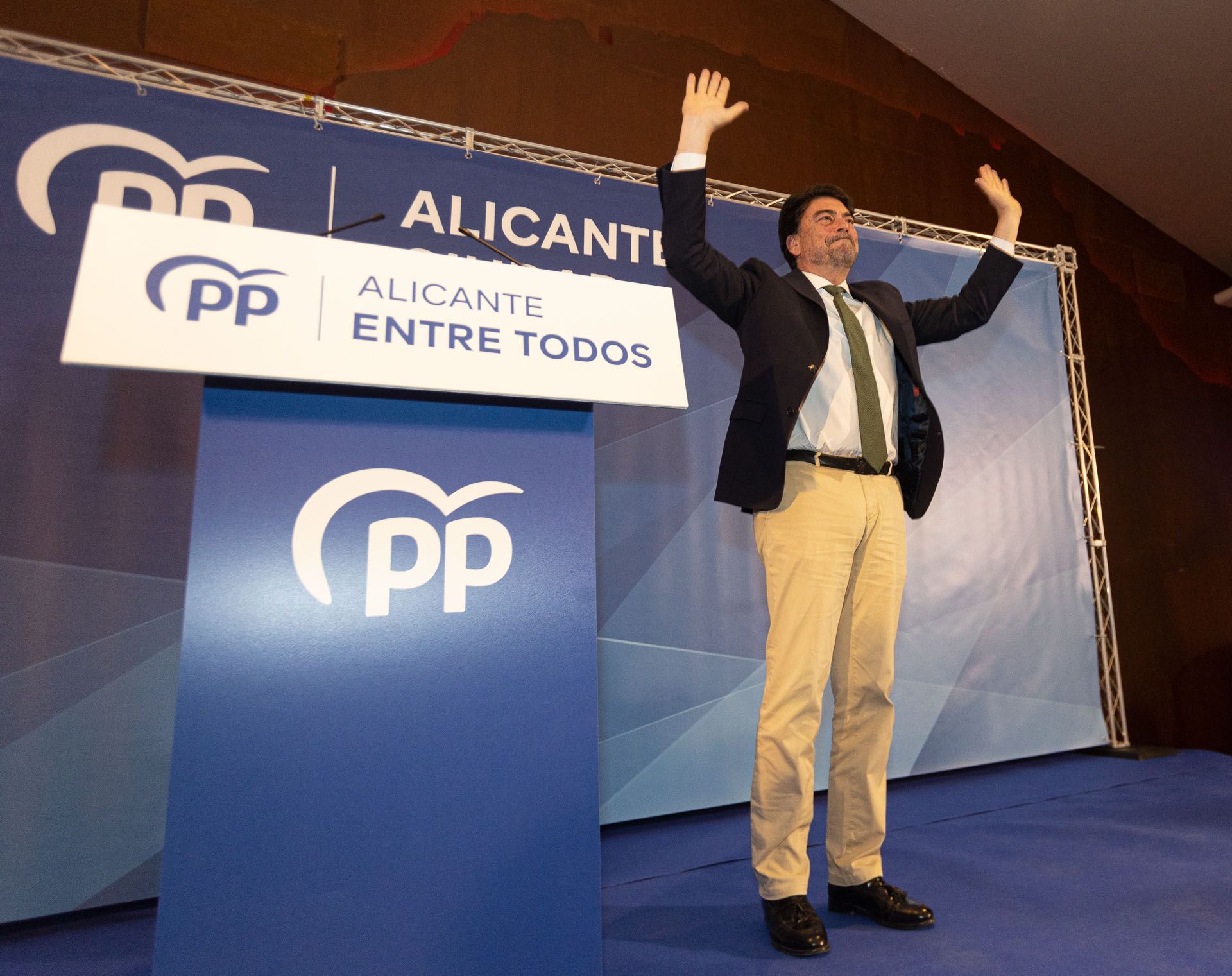 Rajoy apadrina a Luis Barcala