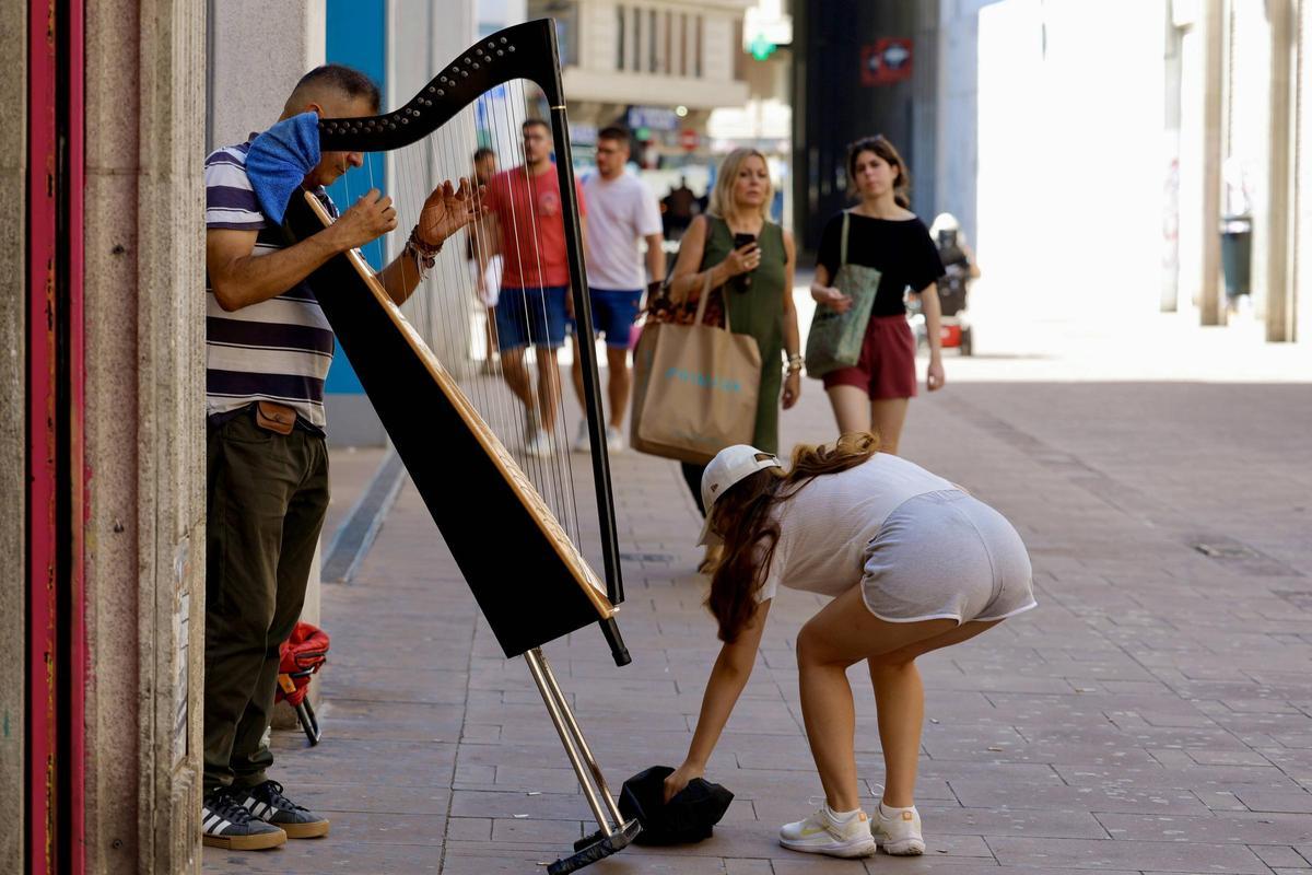Los pasajes comerciales de València, un pedacito de la ciudad en las manzanas vecinales