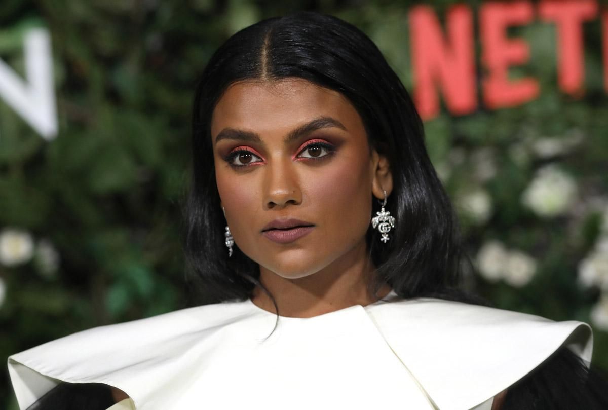 Simone Ashley, Kate Sharma en 'Los Bridgerton', en la premiere de la temporada 2
