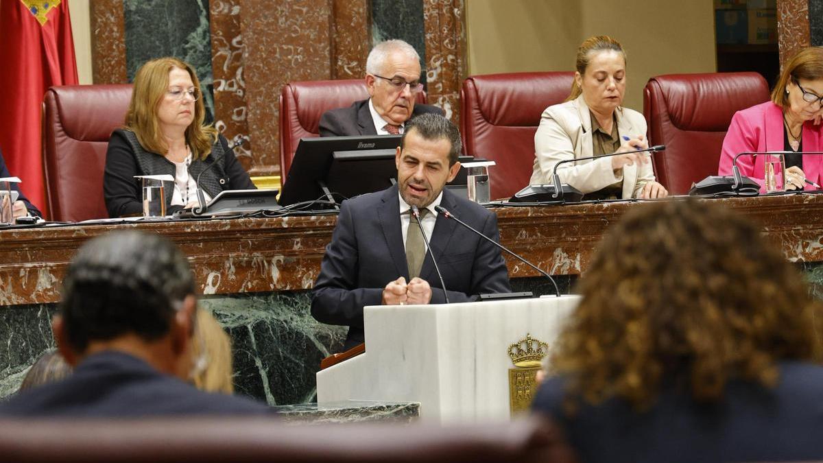 El portavoz adjunto de Vox en la Asamblea, Rubén Martínez Alpañez, en el uso de la palabra.