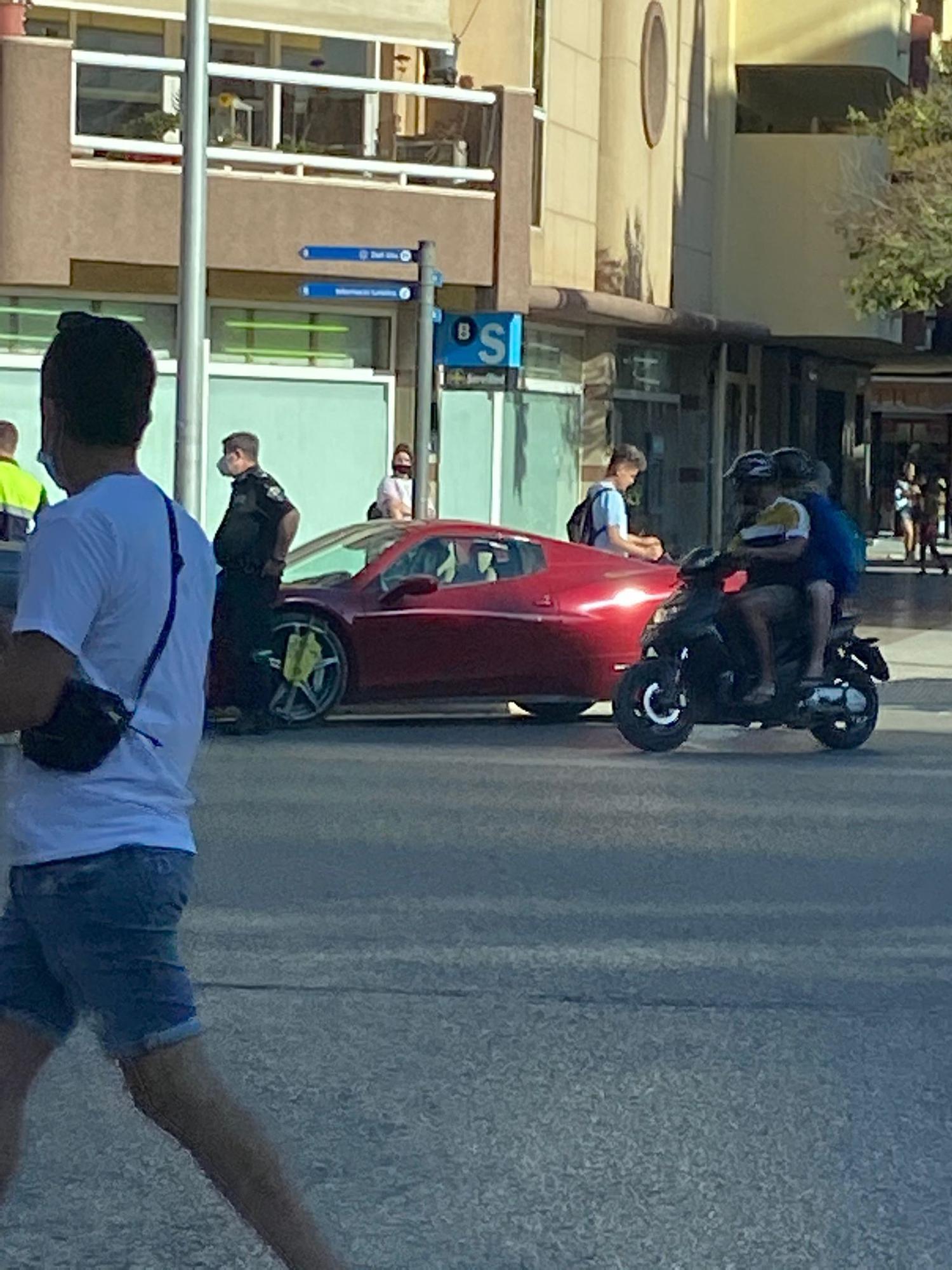 Cepo y multa a un Ferrari en Ibiza
