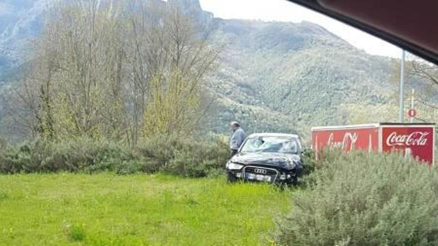 Accident a la Vall d&#039;en Bas: impacte a la rotonda