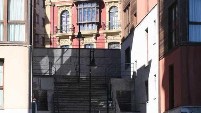 La escalinata de una de las propuestas, vista desde la plaza del muelle.