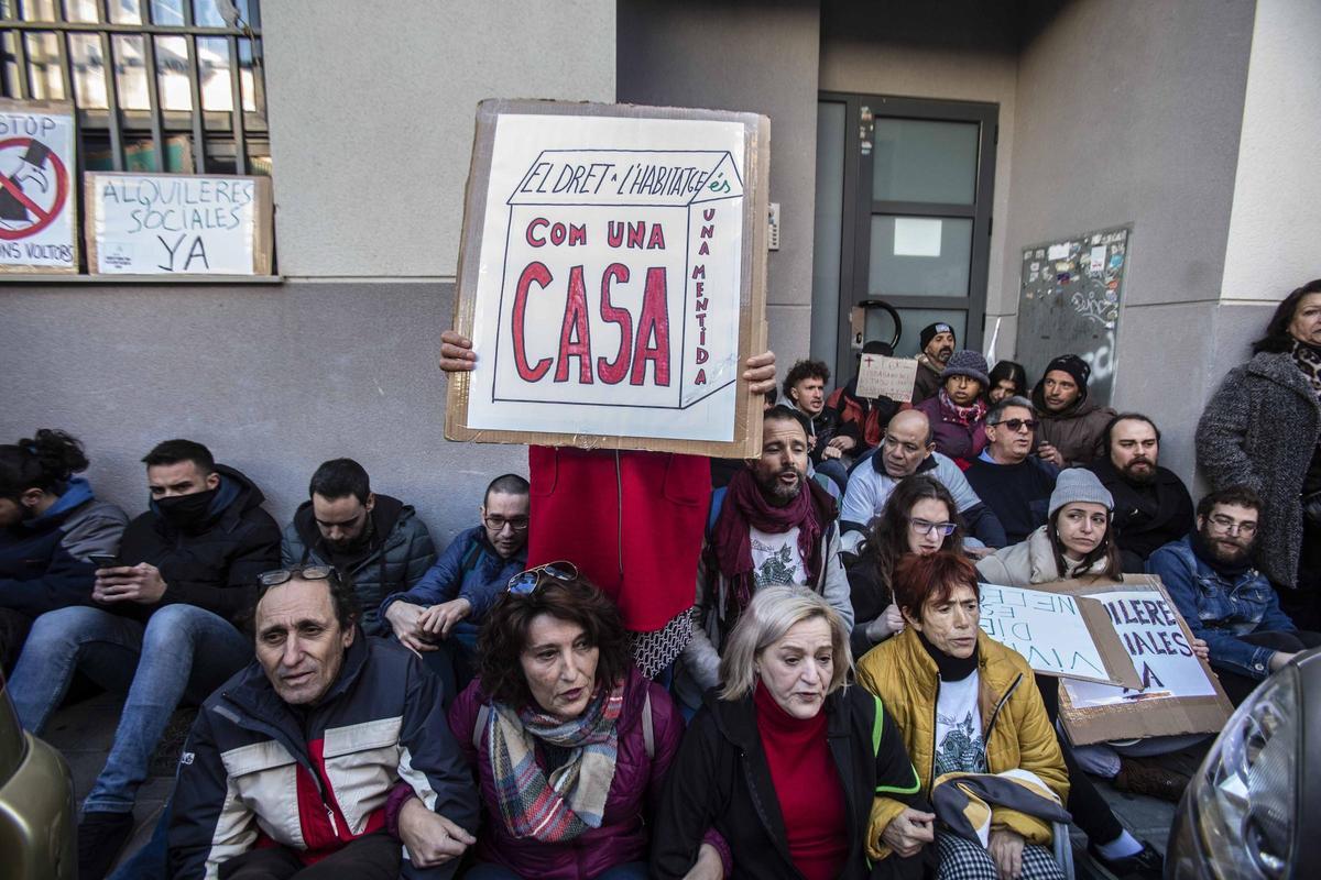 Tensión en Alicante por el desahucio a una pensionista en una vivienda propiedad de un fondo buitre