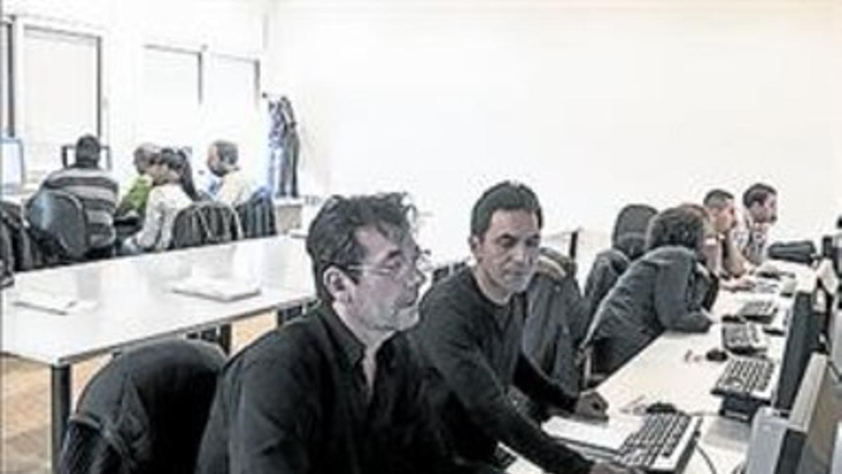 Formación. Desempleados estudian en Sant Feliu.