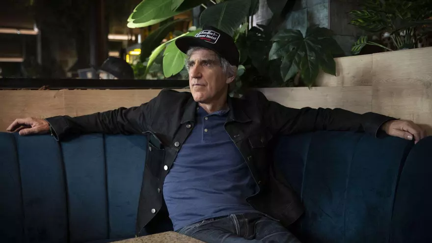 Mikel Erentxun: "Aquesta gira mira cap enrere, però no fa olor de naftalina"