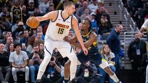 Nikola Jokic repartió 19 asistencias en la victoria de los Nuggets ante los Pacers