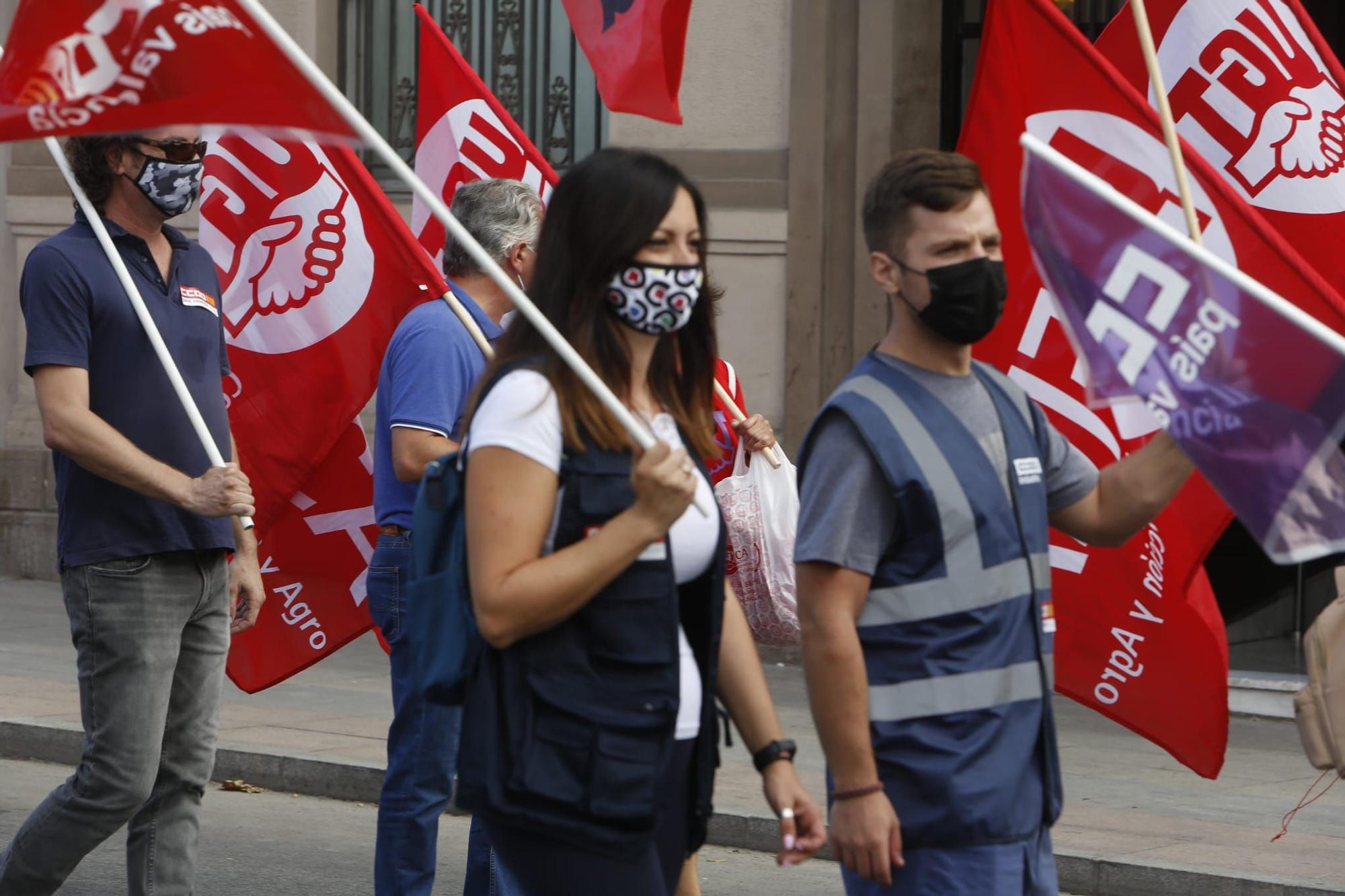 Los trabajadores del metal de Alicante se manifiestan para exigir el desbloqueo del convenio