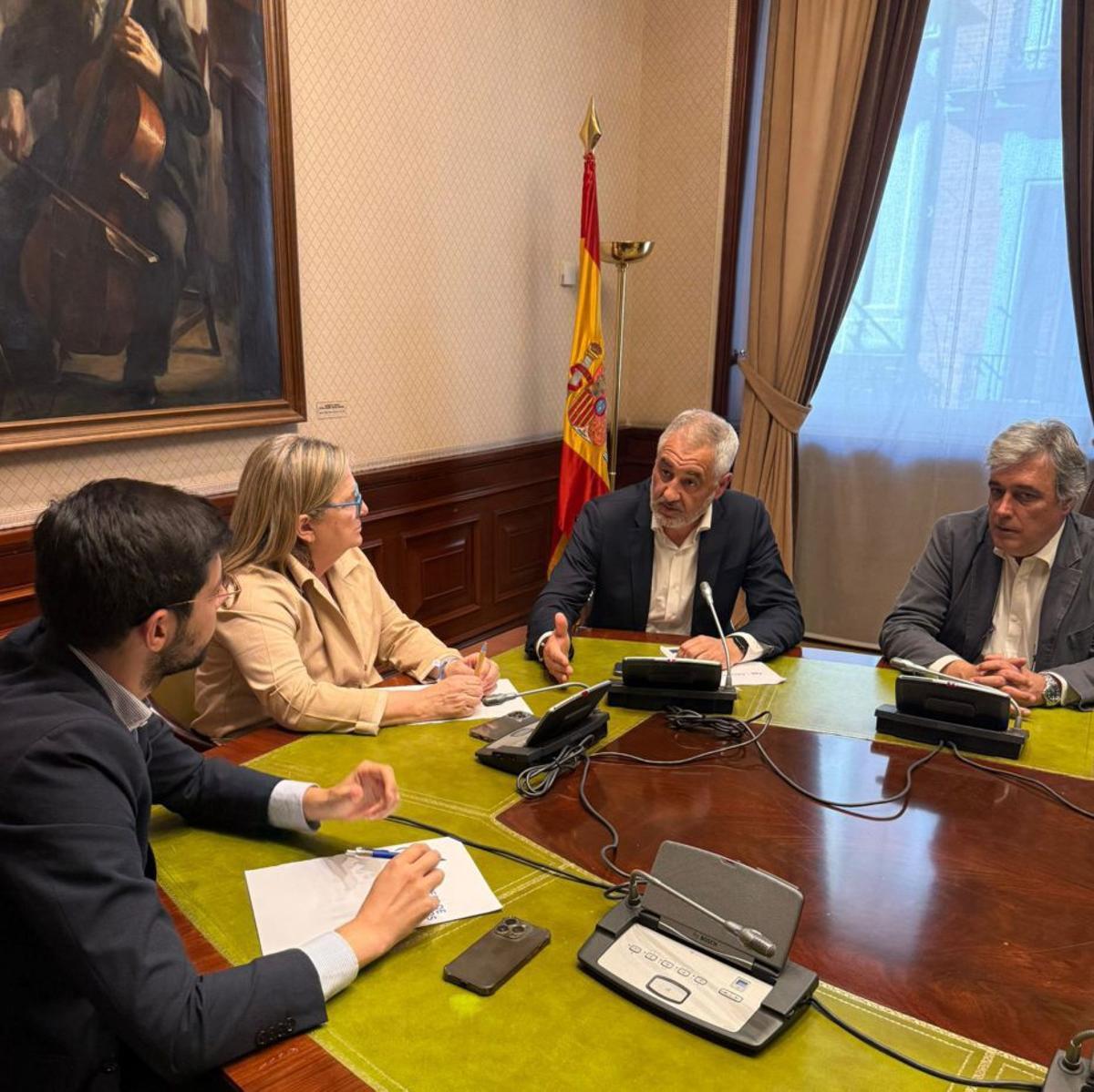 Reunión de Fernando Pérez y los diputados en el Congreso. | FDV