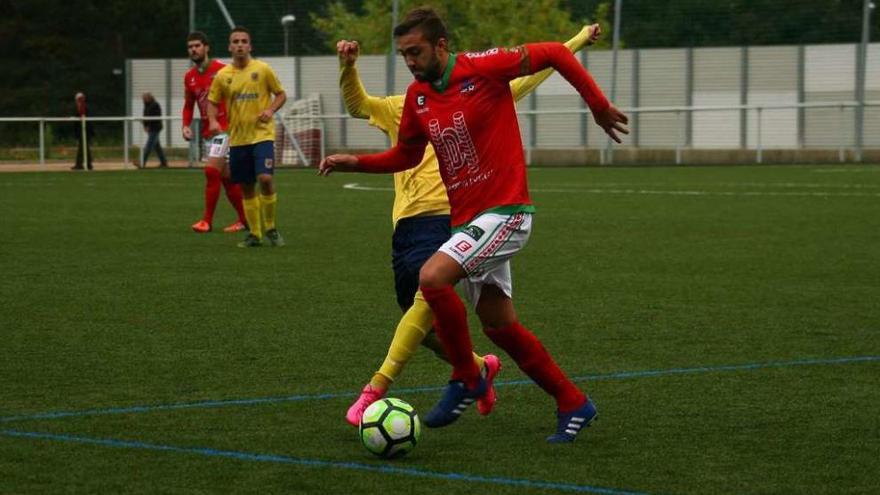 Juan firmó una buena actuación en su debut en el Municipal de A Estrada. // Bernabé/Ana Bazal