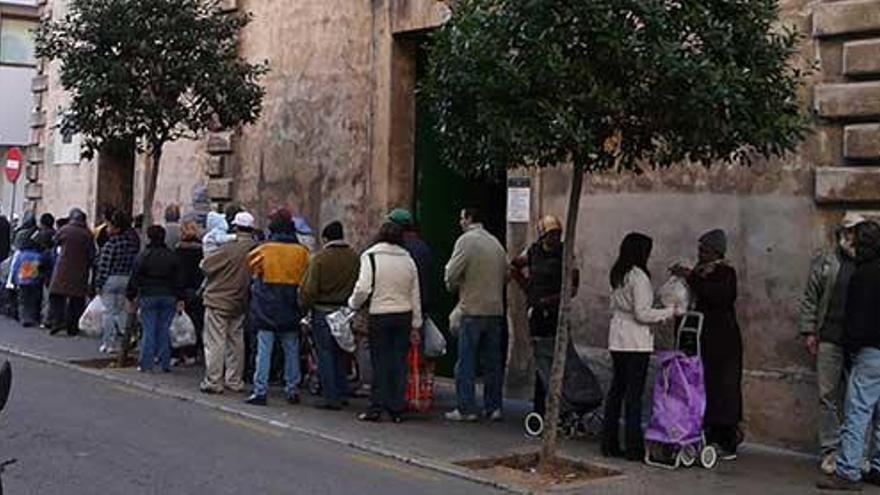 Crece la brecha: se duplican los ricos y se disparan los pobres