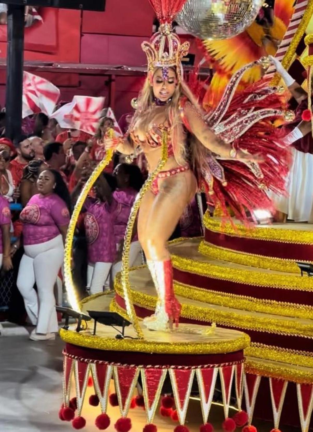 La hermana de Neymar arrasa en los carnavales de Brasil con este espectacular disfraz