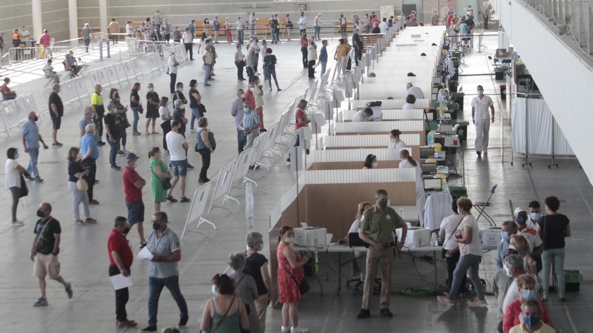 Vacunación masiva contra el COVID en el Recinto Ferial de Pontevedra