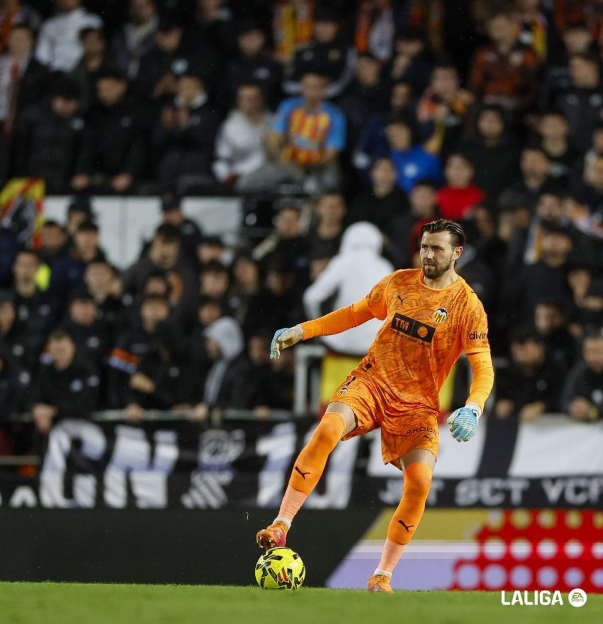 Stole Dimitrievski, en el partido de Liga en Mestalla ante el Alavés (3-2)