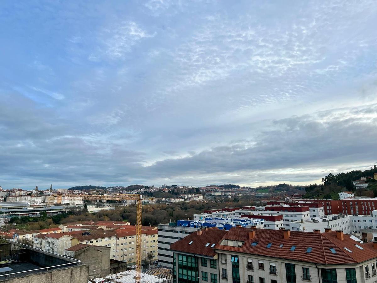 Cielos nubosos este viernes en Santiago con posibilidad de precipitaciones