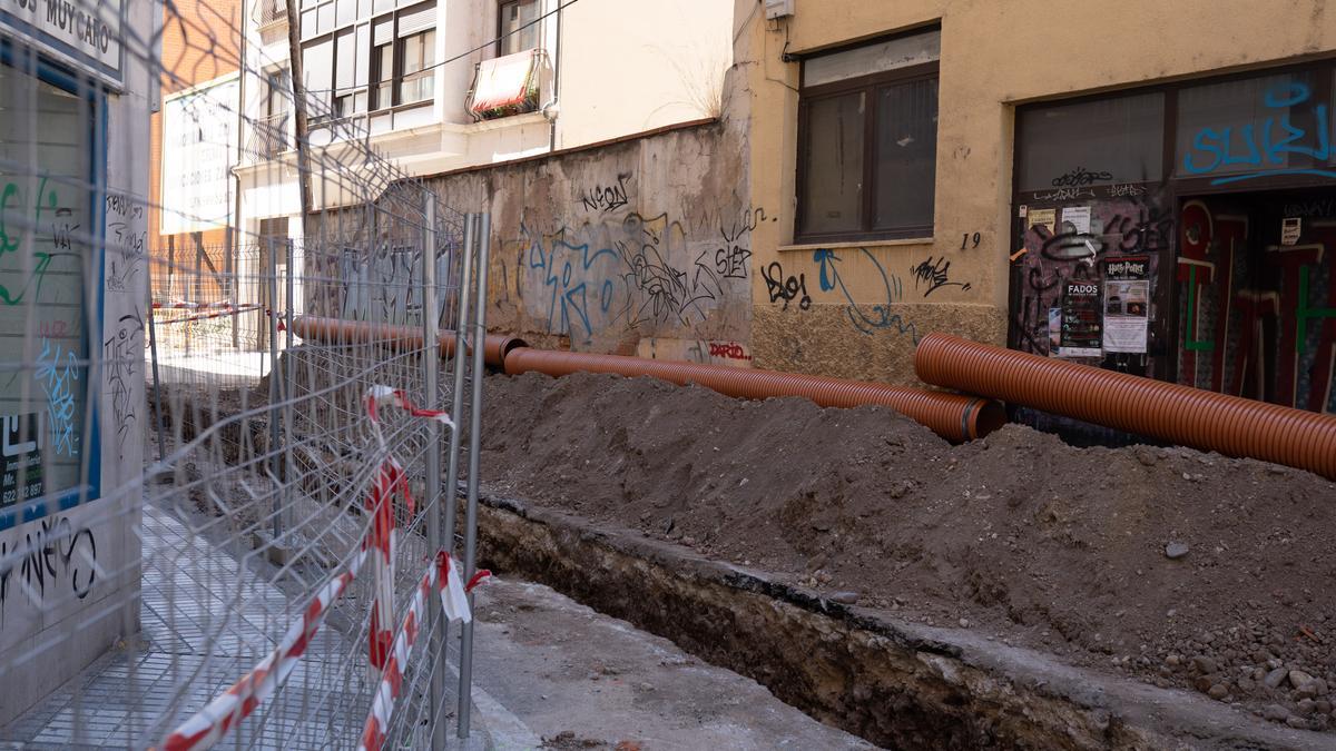 ALCANTARILLADO ANTIGUO OBRAS CALLE TRAVIESA