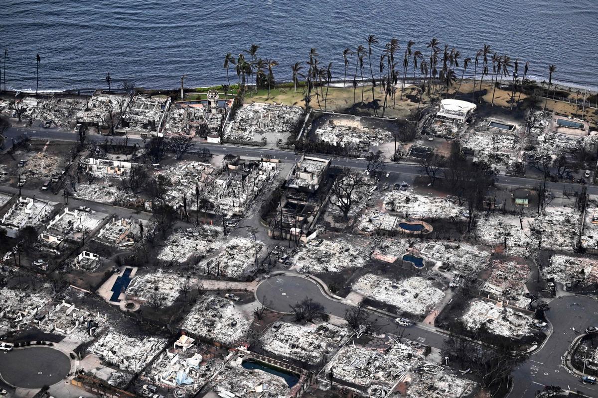 El fuego destruye la localidad de Lahaina, en Hawái