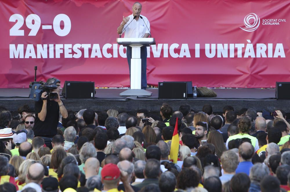 Milers de persones es manifesten a favor de la unitat d'Espanya a Barcelona