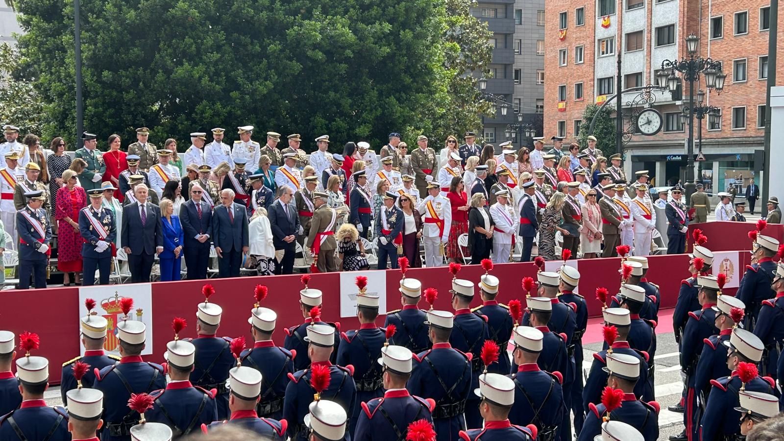 EN IMÁGENES: Así fiue el multitudinario desfile en Oviedo por el Día de las Fuerzas Armadas