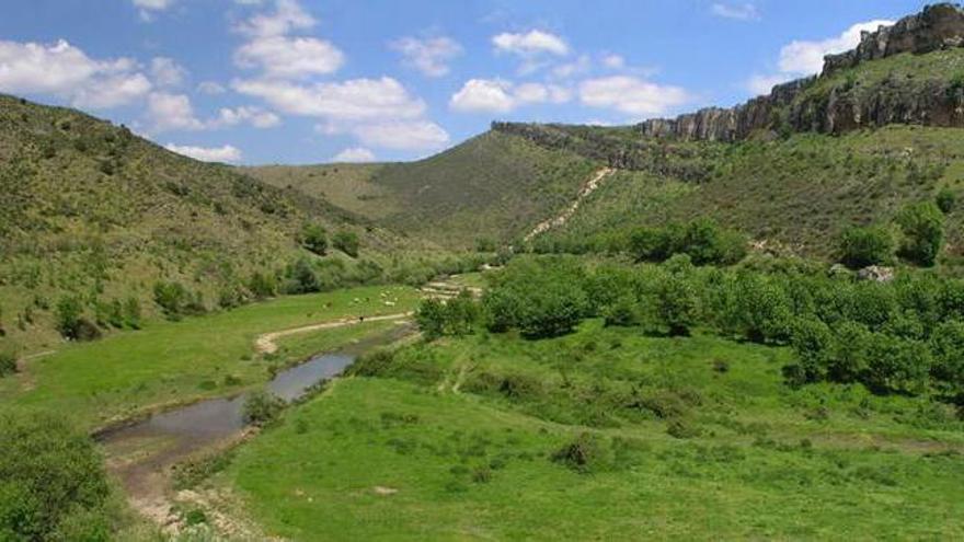 La presa escondida de la Sierra de Madrid a la que se llega desde Patones por una ruta entre montañas