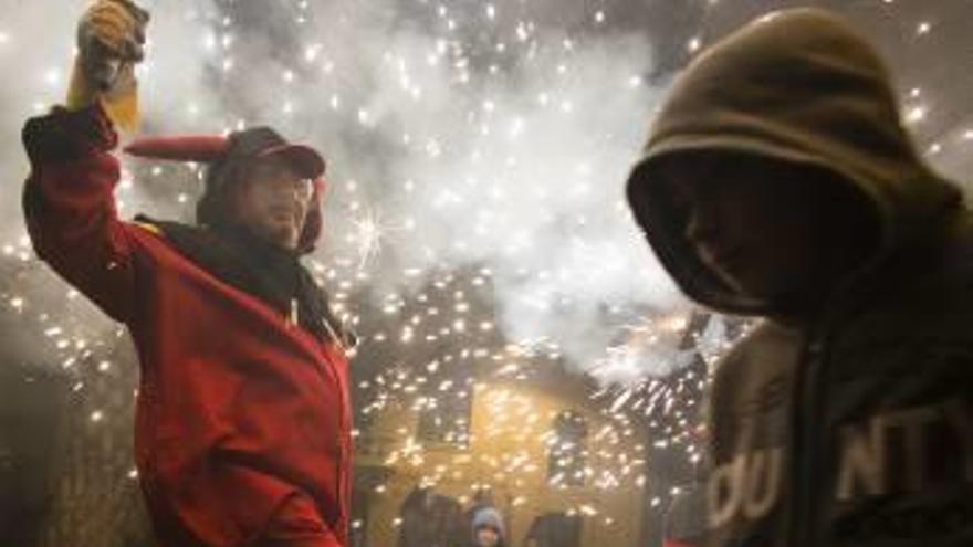 El Grau honra a Sant Antoni con el «bestiari»