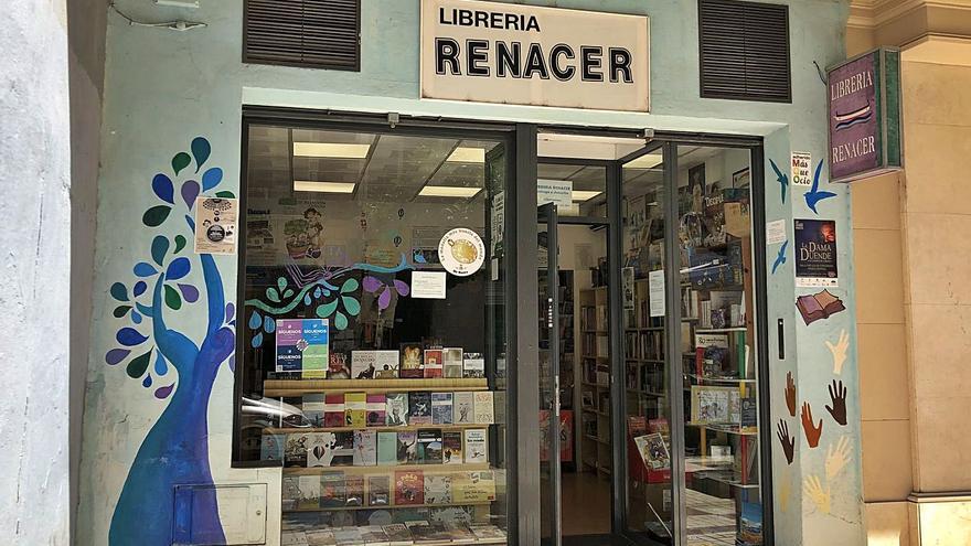 Escaparate de la librería Renacer, ubicada en la calle Carretería.