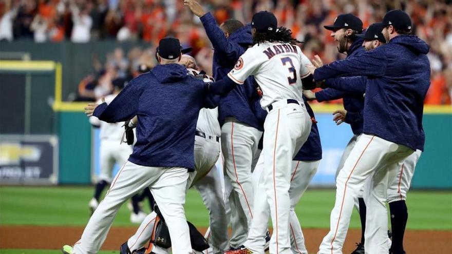 Los Angeles Dodgers y los Houston Astros se enfrentan en la final de béisbol