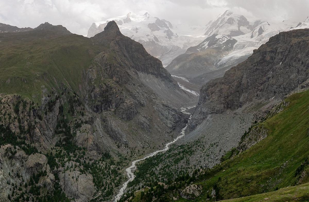 El glaciar Gorner y la zona del Monte Rosa vistos desde Schwarzsee en 2022.