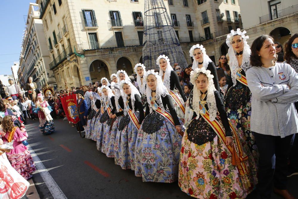 La Concatedral ha acogido hoy la solemne misa, presidida por el obispo Jesús Murgui, con motivo de San Nicolás, patrón de Alicante, según la organización.