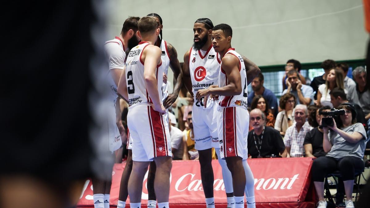 Bell-Haynes, DJ, Stevenson, Robinson y Dubljevic, en Ejea antes del partido ante el Bilbao Basket.