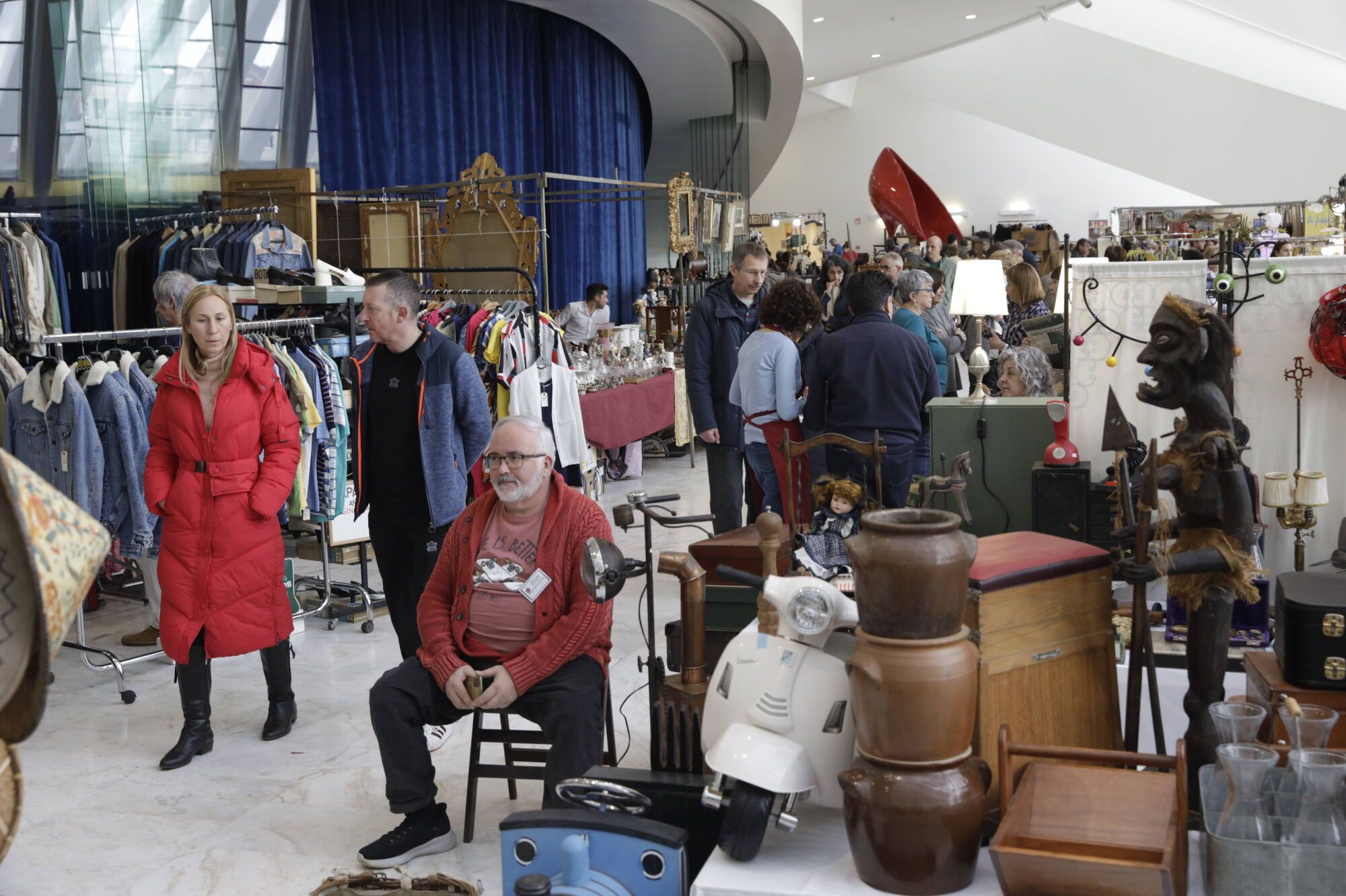 OVIEDO. FERIA DE ANTIGÜEDADES. CALATRAVA