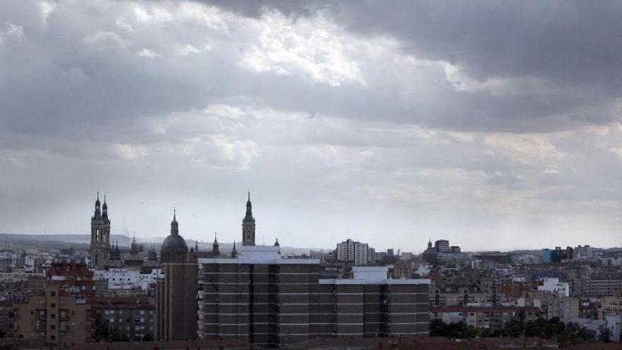 Cielo con intervalos nubosos, más abundantes a partir del mediodía