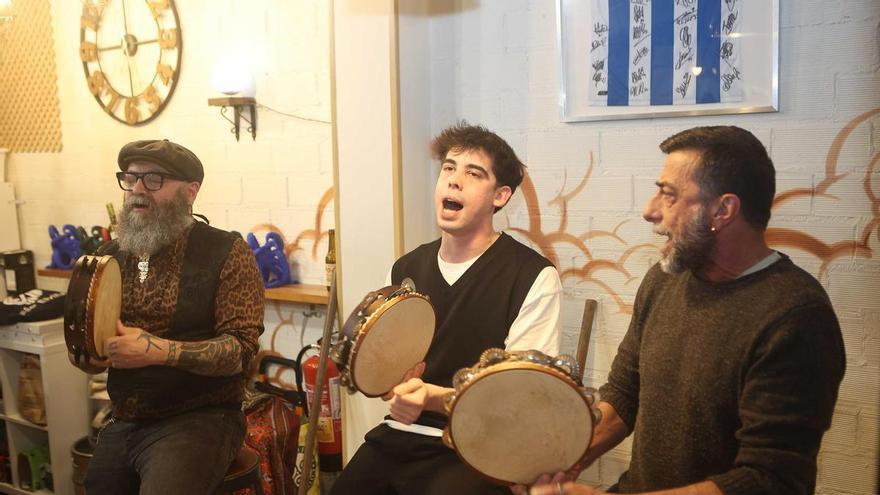 Tradición a golpe de pandeireta na Coruña con Maghúa