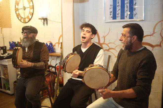 Tradición a golpe de pandeireta na Coruña con Maghúa