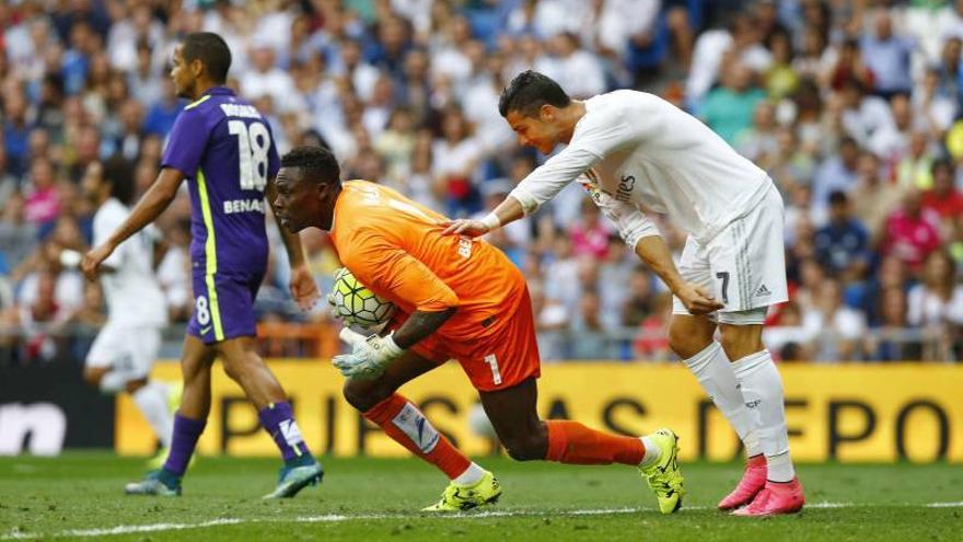 Una exhibición de Kameni baja al Real Madrid del liderato (0-0)