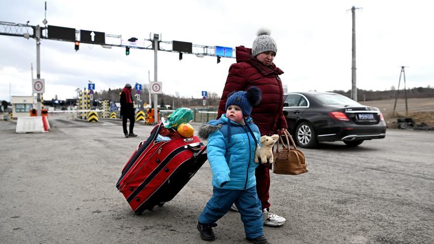 España plantea dar 400 euros a las familias ucranianas que estén fuera del sistema de acogida
