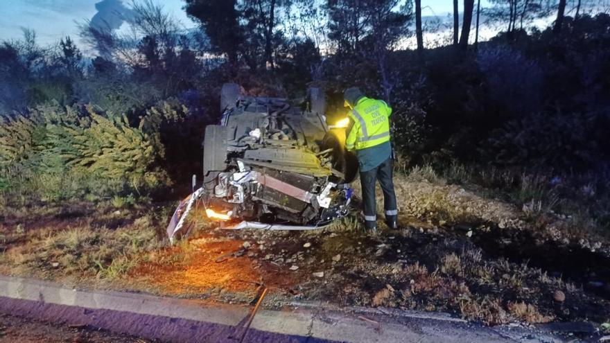 Muere un hombre de 62 años en una salida de vía en la N-525 a su paso por San Cibrao das Viñas
