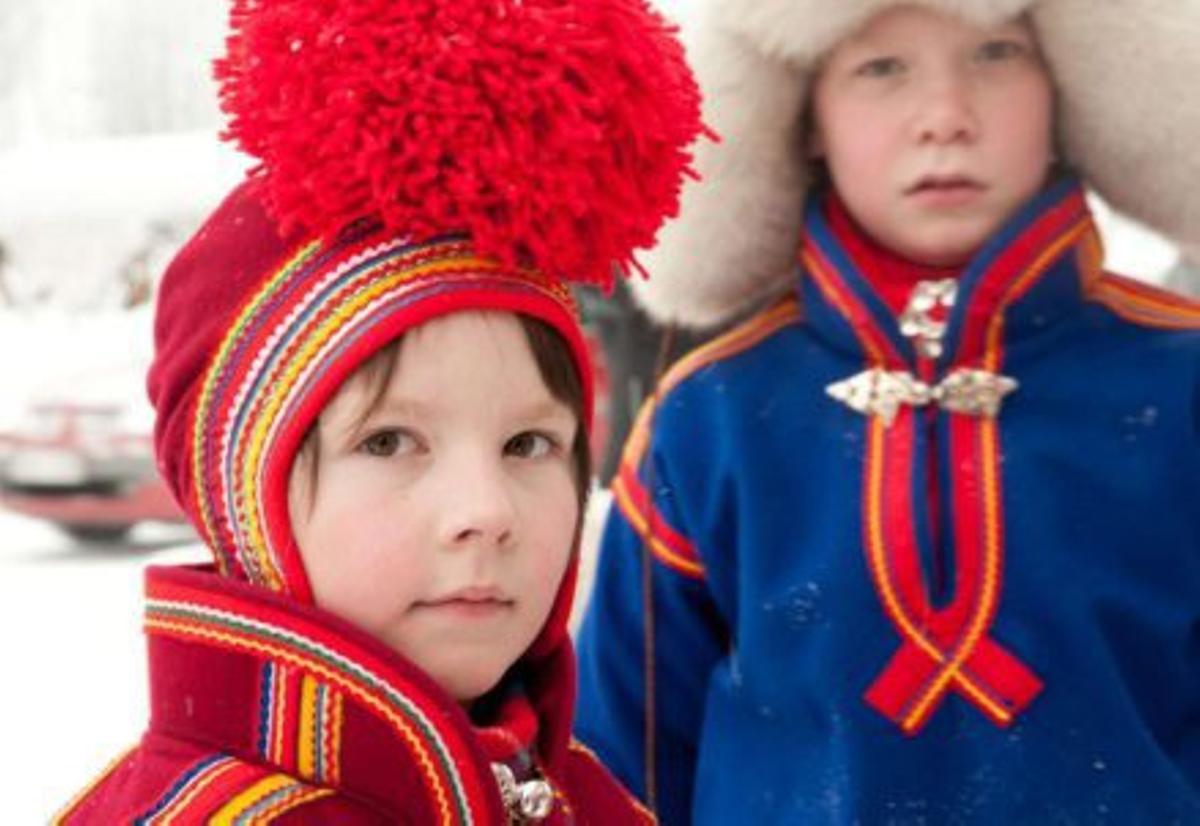 Nenos sami na actualidade (Noruega).