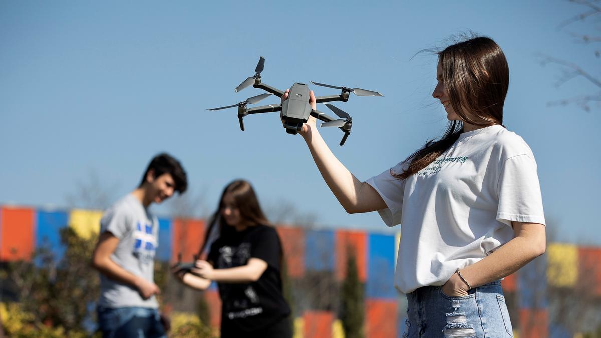 Taller de drones en los campamentos de verano de El Periódico, la UPC y Fundesplai.