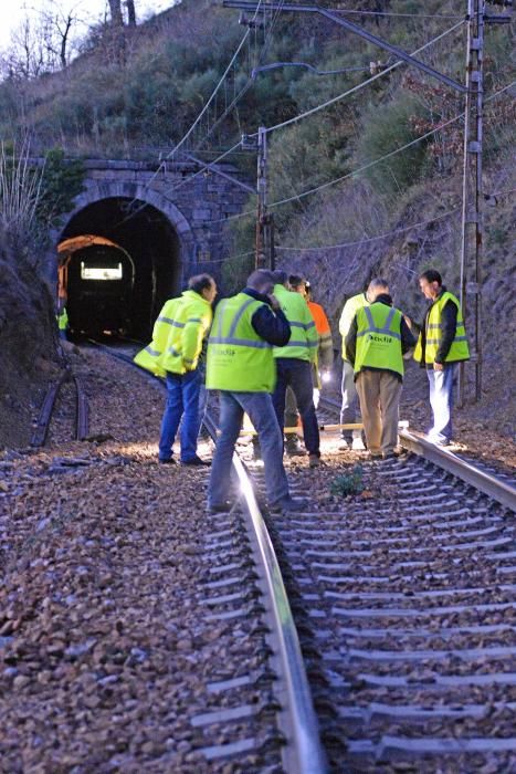 Descarrila un tren de mercancías en Lena