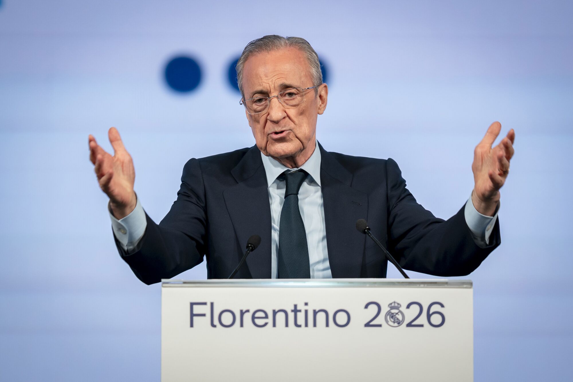 Florentino: "No me creo nada de Riquelme, lógicamente no tiene cerrado el fichaje de Rodri"
