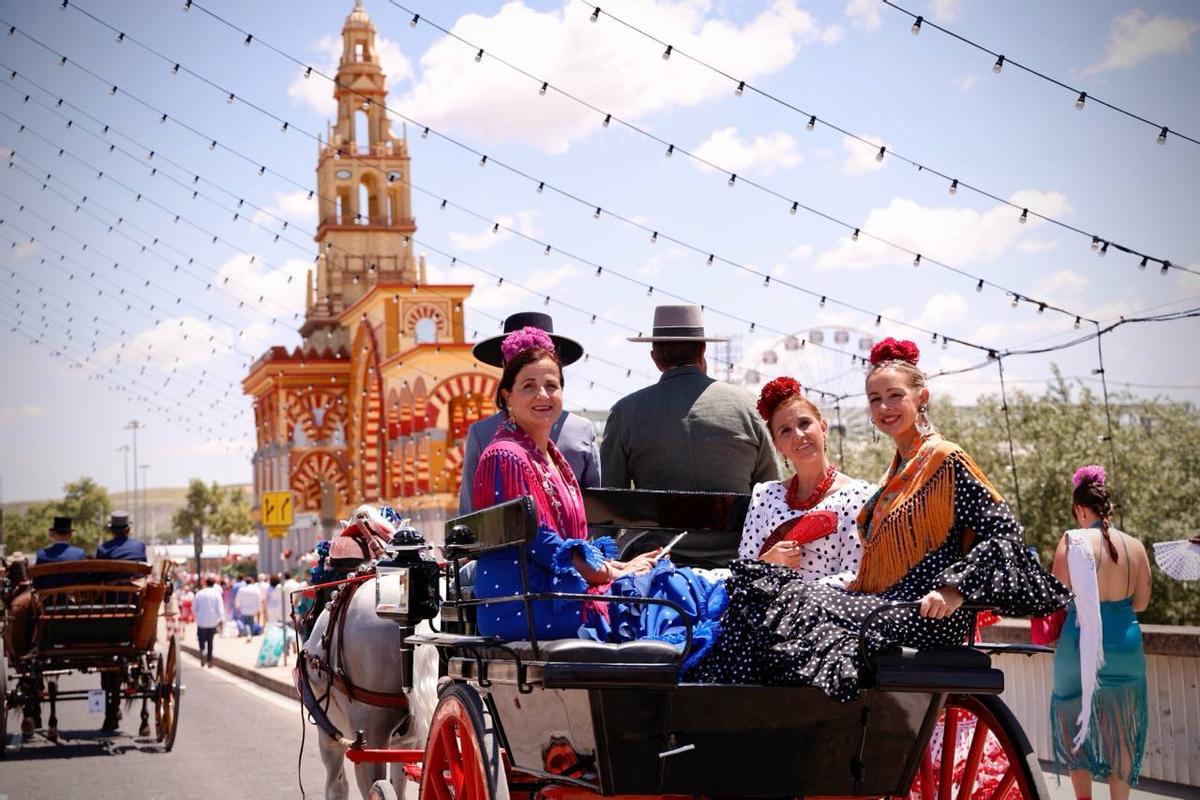 El paseo de los Carruajes de Tradición por la Feria de Córdoba, en imágenes El paseo de los Carruajes de Tradición por la Feria de Córdoba, en imágenes