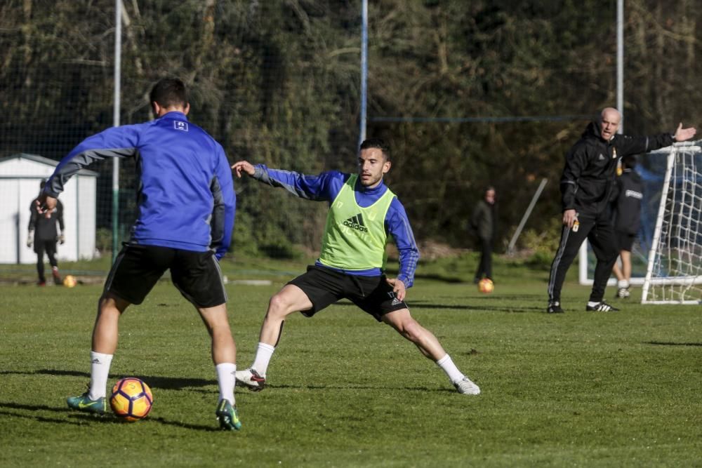 Entrenamiento del Real Oviedo a puerta abierta en El Requexón