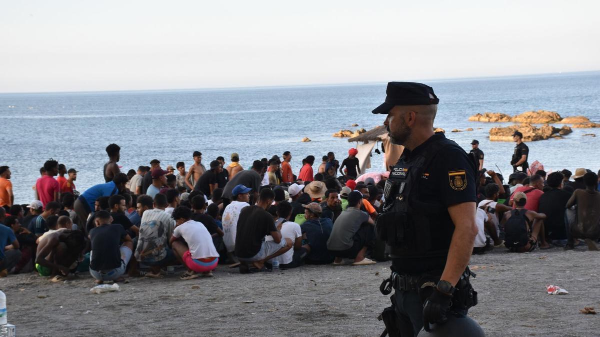 Crisis migratoria | Interior y Defensa, preparados para contener una posible entrada masiva de migrantes en Ceuta el 15 de agosto