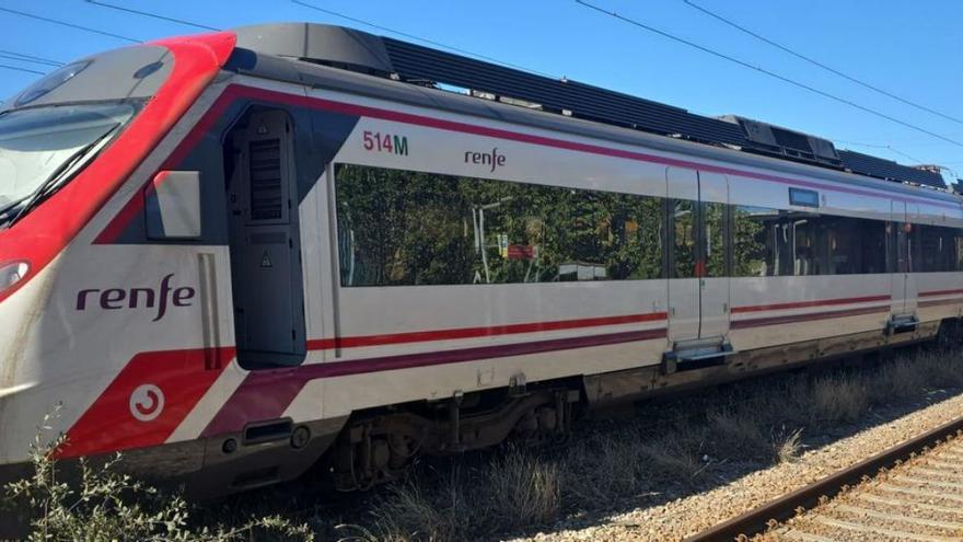Un tren de cercanías, en Avilés.  | LNE