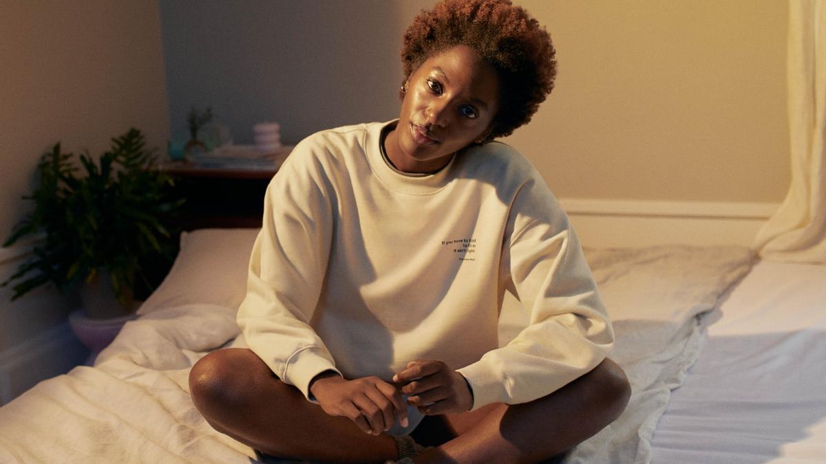 Yrsa Daley-Ward, responsable de la colección de ropa cómoda de H&amp;M