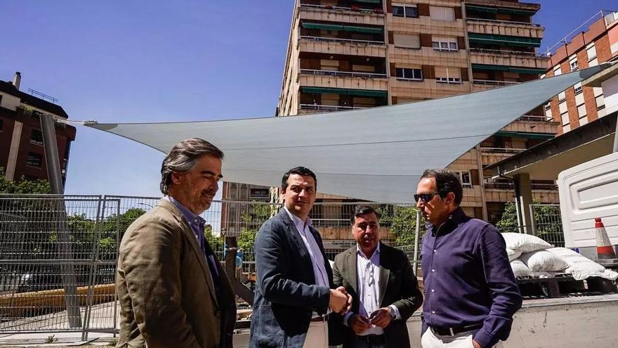 El Ayuntamiento empieza la instalación de toldos en 34 colegios públicos de Córdoba con la previsión de concluir en junio